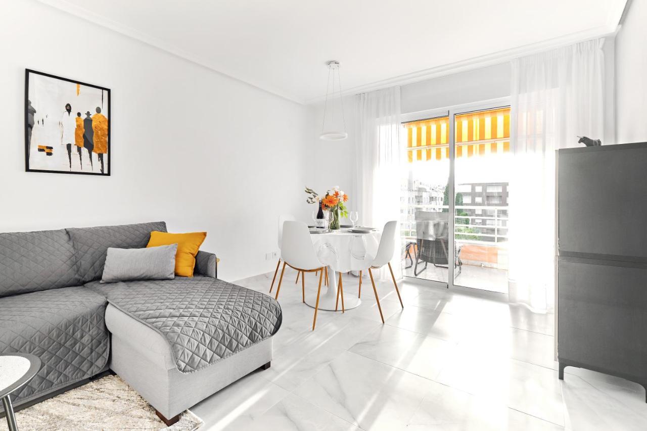 Lovely Sunny Apartment With Shared Pool And Private Parking Torrevieja Esterno foto