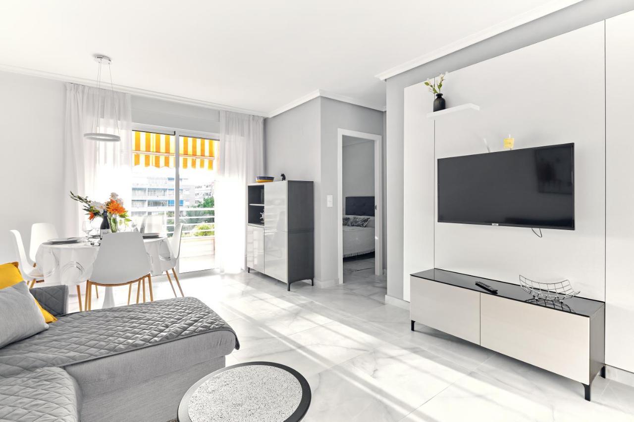 Lovely Sunny Apartment With Shared Pool And Private Parking Torrevieja Esterno foto