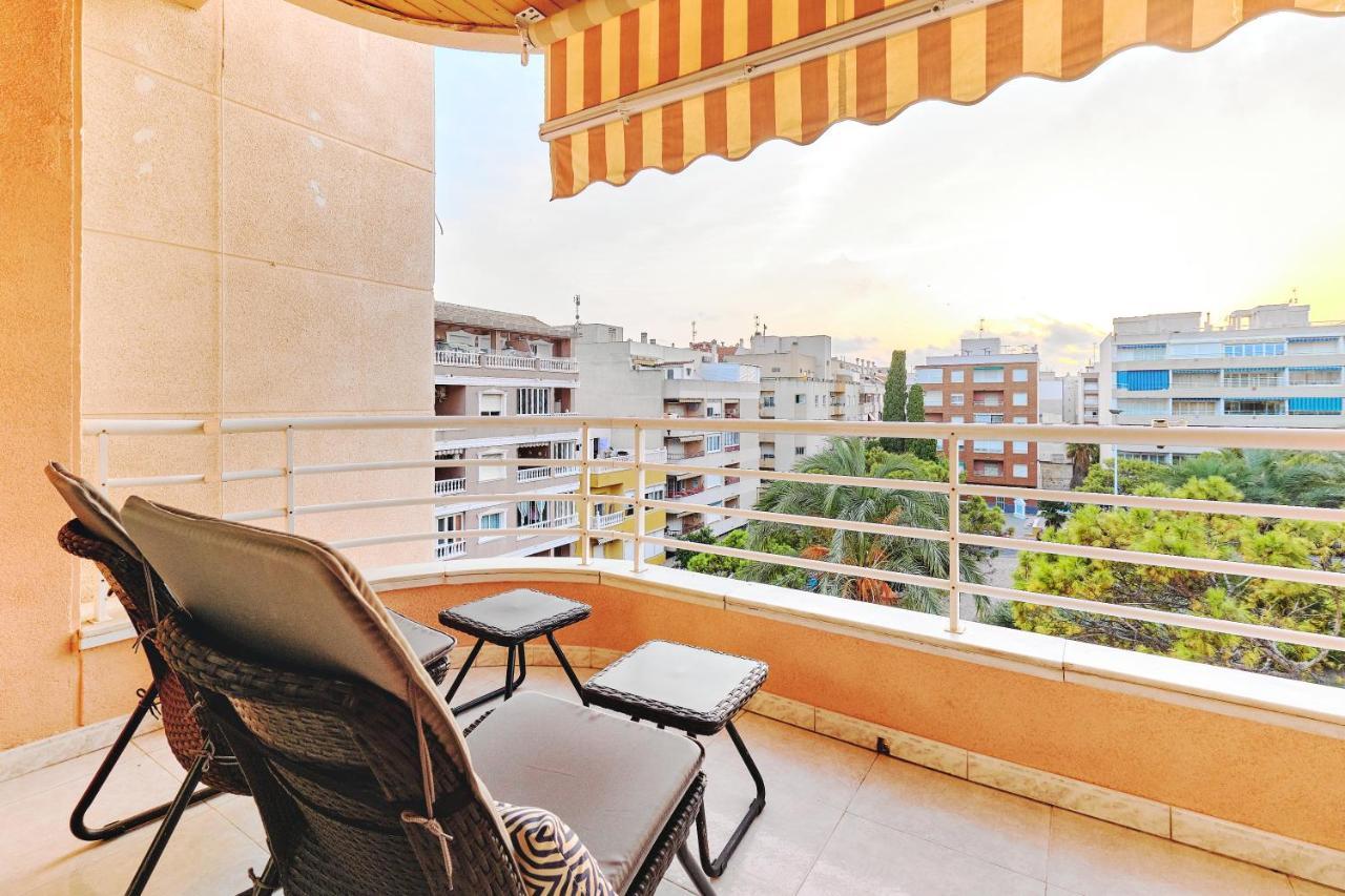 Lovely Sunny Apartment With Shared Pool And Private Parking Torrevieja Esterno foto