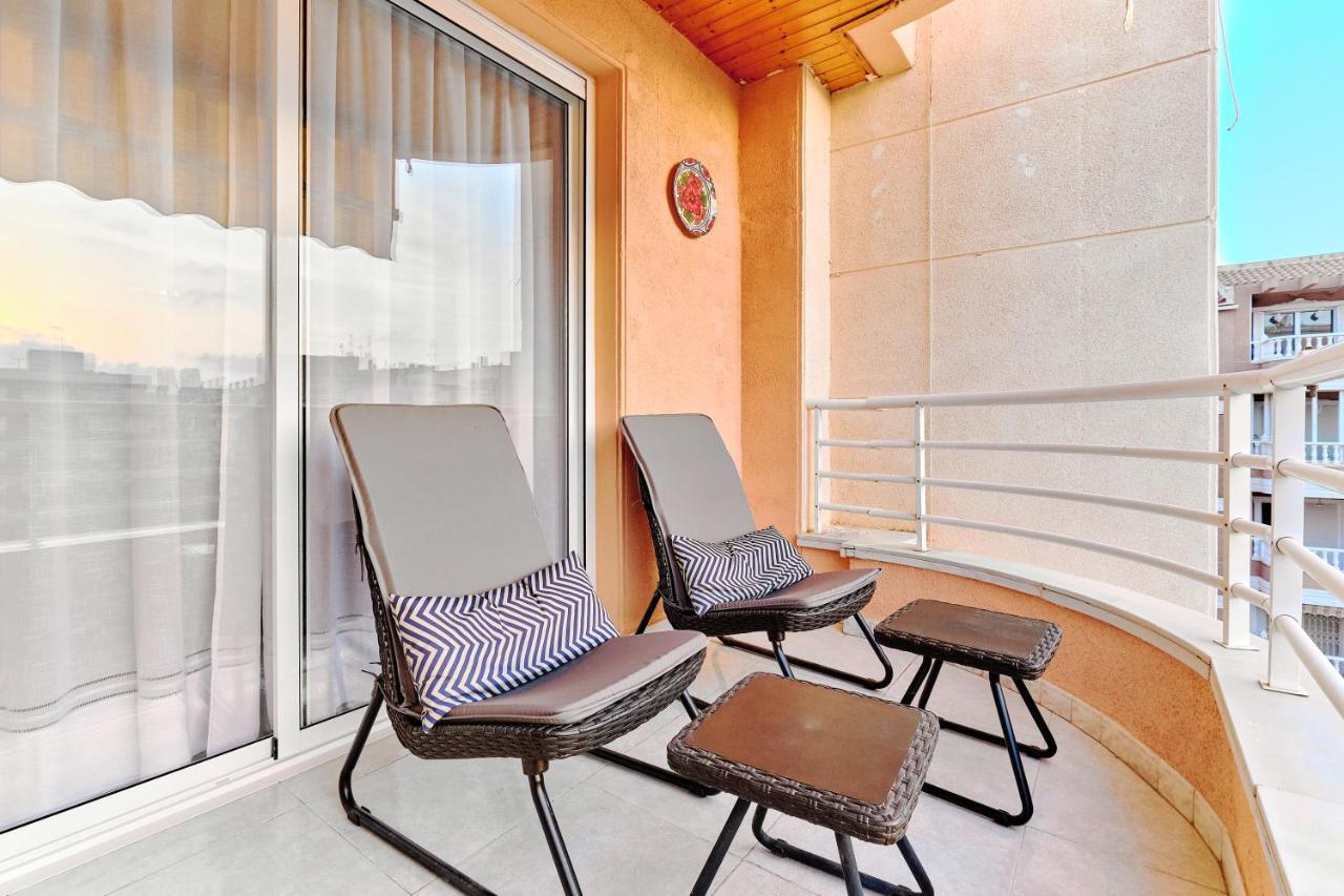 Lovely Sunny Apartment With Shared Pool And Private Parking Torrevieja Esterno foto