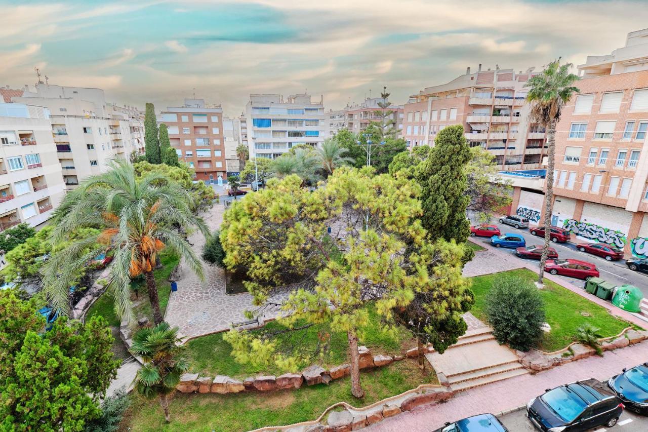 Lovely Sunny Apartment With Shared Pool And Private Parking Torrevieja Esterno foto
